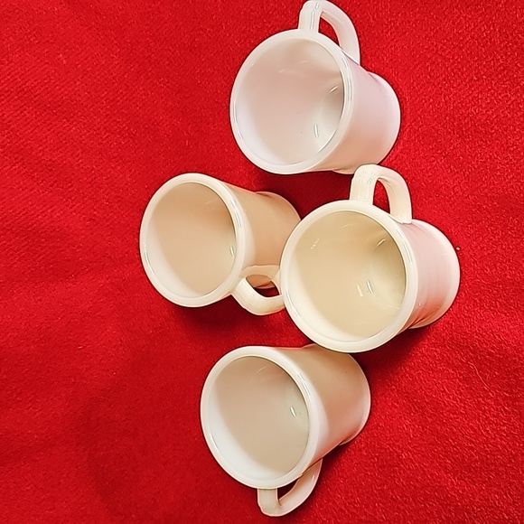 4 Vintage Anchor Hocking Fire King Milk Glass Coffee Mugs D Handles - Picture 2 of 5